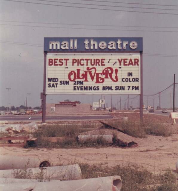 Lansing Mall Theatre - Old Photo From Cinema Treasures